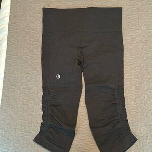 Lululemon cropped yoga pants